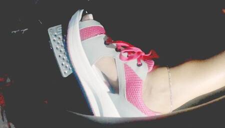 Outdoor Platform Sandal Stomp, Floor & Peel out (Left Side Angle)