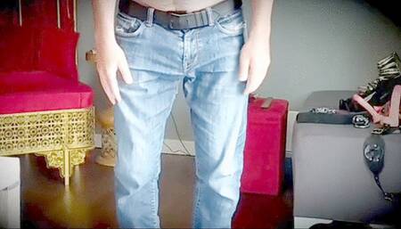 Paras?n? a?z?yla ayak parmaklar?m?n aras?na koyan kölem