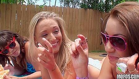 Tristyn Kennedy, Izybella Blu - When A Hot Dog Wont Do P2