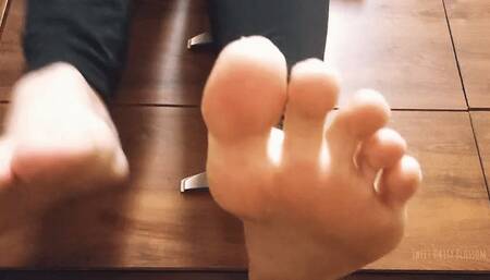 My very FIRST foot clip! Worship my shy soles and cute toes