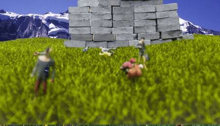 2 Giantess' stumble upon teeny city and destroy it