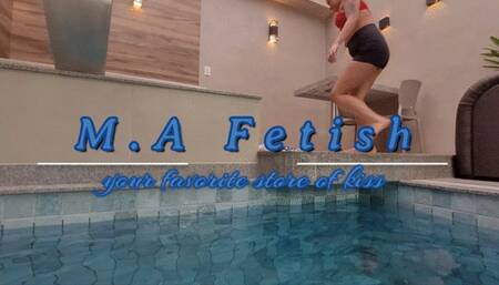 Playing with the slave in the pool (10 minutes) #BRAZILIAN GIRLS#