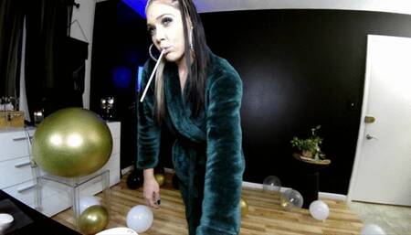 Virginia Slim 240 green robe & green strappy Victorias Secret teddy