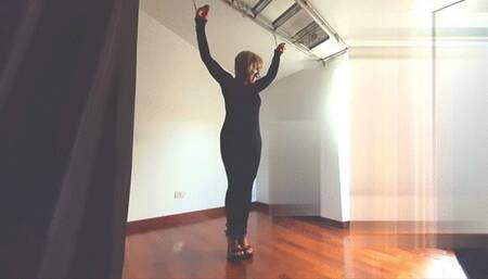 Superfox and Mao Ping's fourth weekly session - standing bound to the ceiling - part 1