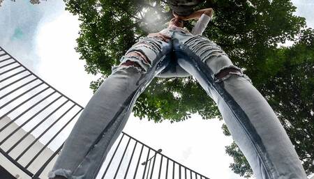 Linda LeClaire WETTING Jeans on the street