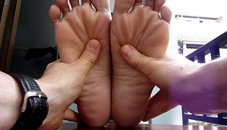SUMI thai soles being massaged