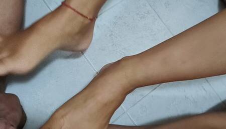 Foot job until he cum on my feet and make all dirty