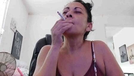 Milf Smoking & coughing avi
