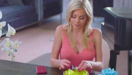 she couldn’t wait to gape with her best friend