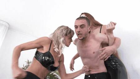 Un marito giustamente sfondato di pugni! - A husband rightly broken up with punches!