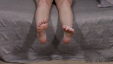 Feet Scrunching Wiggling and Playing - Mari Merlowe MP4 720p HD