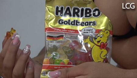 Susy And Xiomy Share Gummy Bears