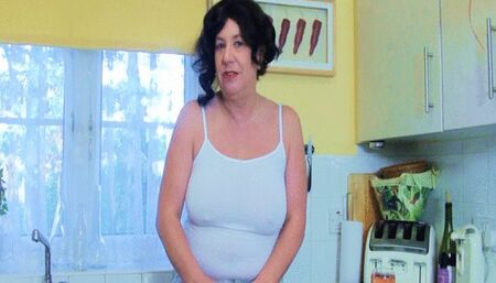 Auntie Trisha - Bottle Fucking