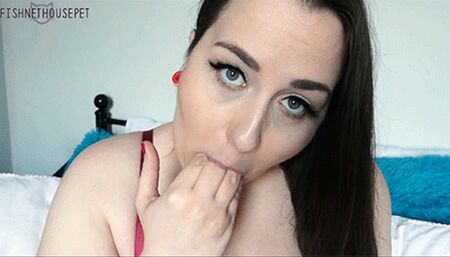 Red Fingernail Spit And Tongue Play (WMV)