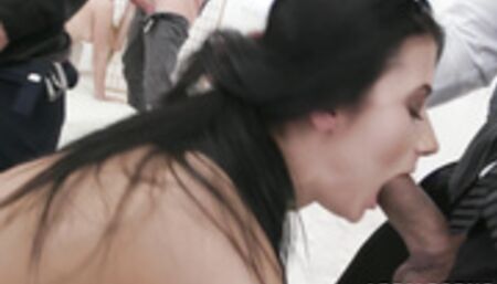 This ain't Xmas Orgy #1 With Kira Thorn / Jureka Del Mar / Selvaggia / Nicol Black - Presentation GIO495