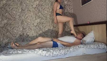 feet licking for hot girl