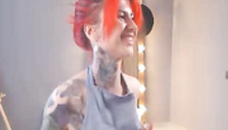 Wild Babe Extremely Rubs Her Pussy