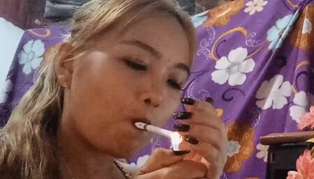 The ordinary smoking 100s of Athena turns into Sensual smoking (part 1)