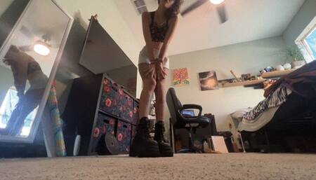 Giantess Maeve wont let you leave alive