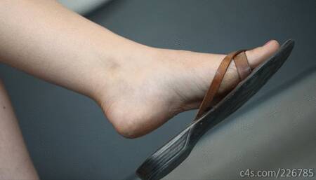 Slipper dangling and cute feet, candid foot fetish watching