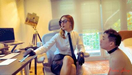 A disposable office ashtray (phoneHD)