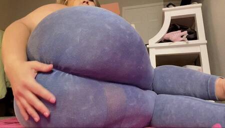 Simping For Big Butt In Leggings: Sniff And Worship My Massive Ass MP4