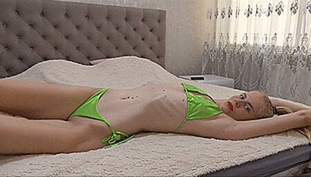 STRETCHED BODY IN A SWIMSUIT!MP4