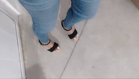 Hard revving wooden sandals