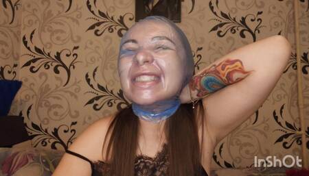 A robber chokes a housewife