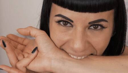 i morsi di Daphne ed Eleonore - the bites of Daphne and Eleonore (MOBILE VERSION WMV)