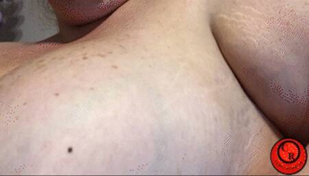 Stretch Mark Showoff - CurvyRedhead - AVI