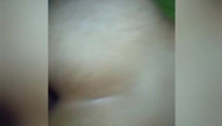 Pareja teniendo sexo en alcoba