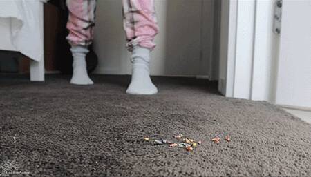 Giantess has fun Stomping on Tiny People