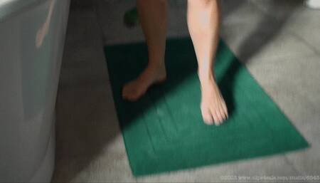 Taking a shower in the bathtub (2018) (MP4)