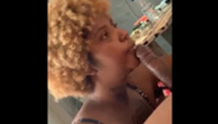 Surprising my boyfriend in the morning and swallowing cum