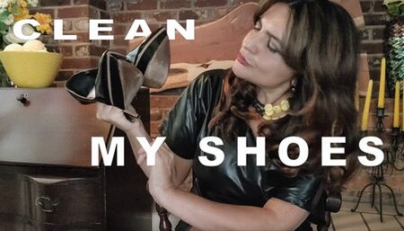 CLEAN MY SHOES said Domina Paulina