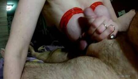 Reife Handjob lutscht und fesselt die Titten mit Sperma bedeckt