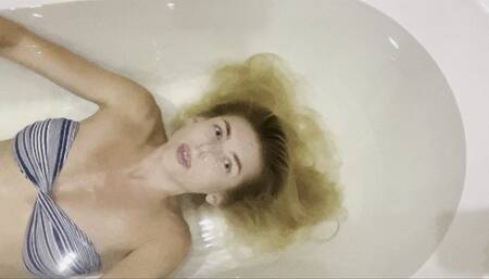 underwater with eyes open (underwater)