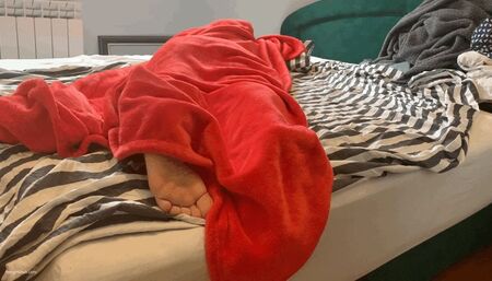 WAKING UP SLEEPY FEET PINCHING AND WIGGLING HER TOES - MOV HD