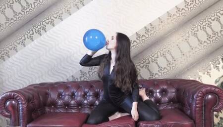 Isa loves wetlook and balloons - mp4 720p