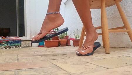 Flip Flop foot dangle