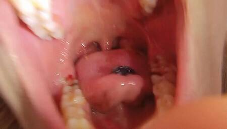 Lisa and her living chewing gum 4K VR360