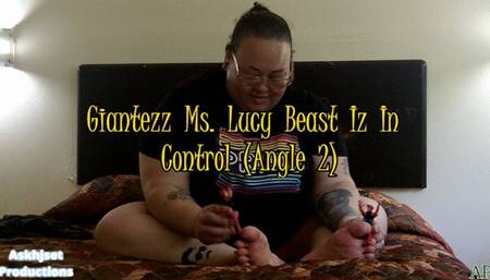 Giantezz Ms Lucy B Iz In Control (Angle 2)