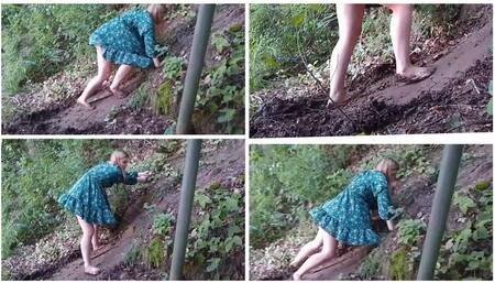 SEXY PREMIERE: Barefoot girl on the slippery muddy slope