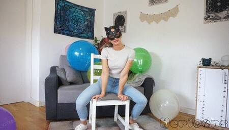 Foxys sit pops Herloons