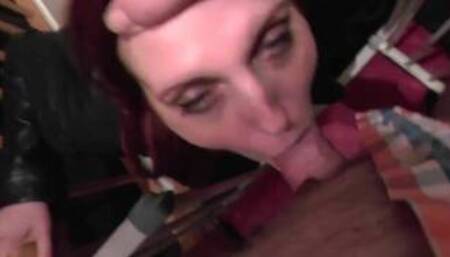 Spermaschlampe, die nach Hause kommt