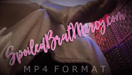 Little Feet From Below (HD) MP4