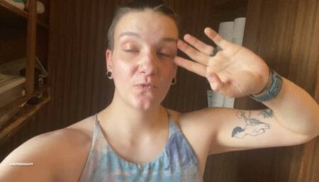 Pregnant pee short and sweet!!