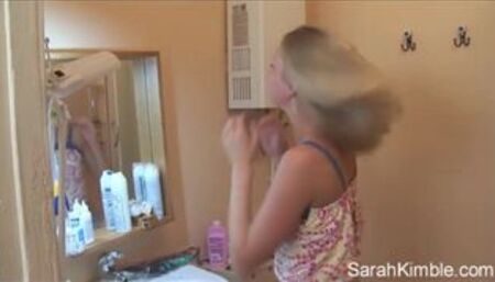 Sweet Sarah Fingering deeply in comport room