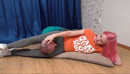 Merciless chick squeezes man's head between her thighs, vf2164x 1080p